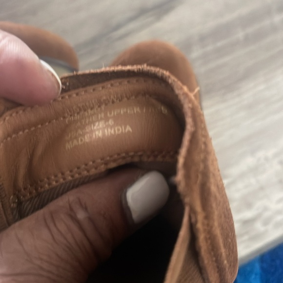 Crevo Suede Ankle Booties Size 6, 3 1/2 Inch Block Heel. - Picture 6 of 6